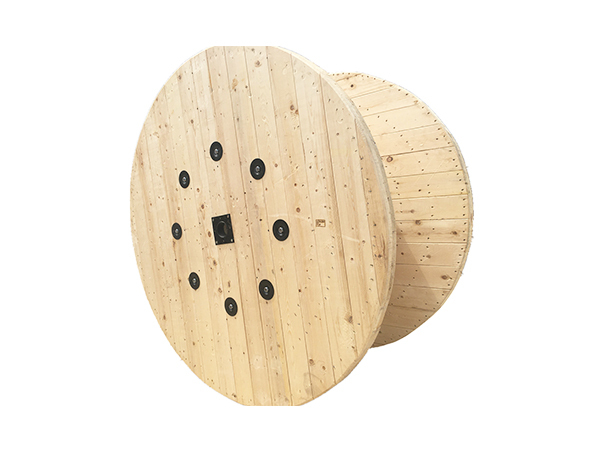 Wooden spool (4)